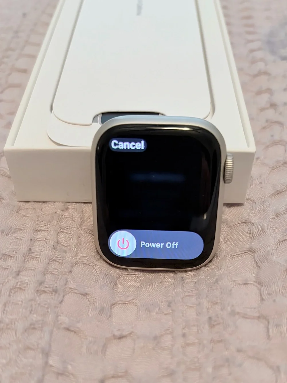 Apple Watch Series 7 (GPS + Cellular, 41mm) Starlight Aluminum Case